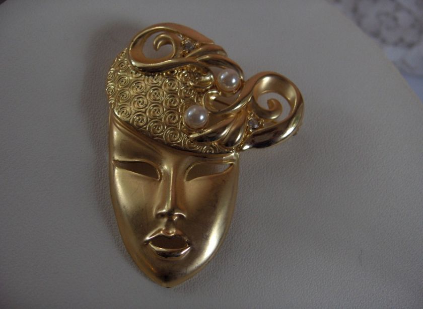 Up for sale are 6 beautiful vintage gold tone pins, which include